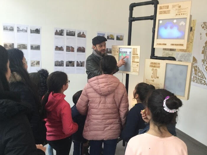 Actor from RenovaS using the mobile unit for engaging with visitors